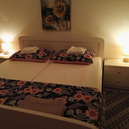 Mara Appartement Pula Buitenkant foto