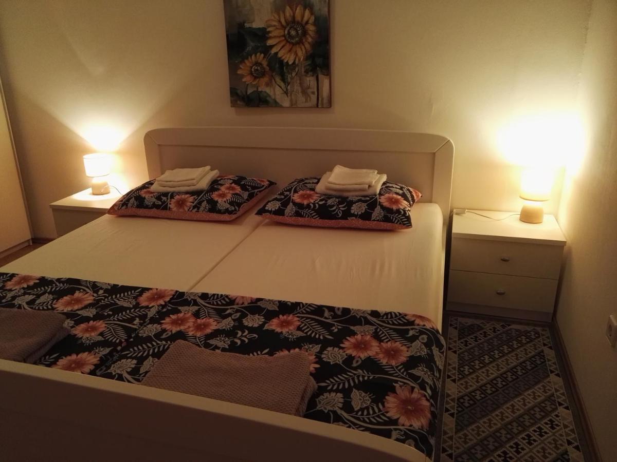 Mara Appartement Pula Buitenkant foto