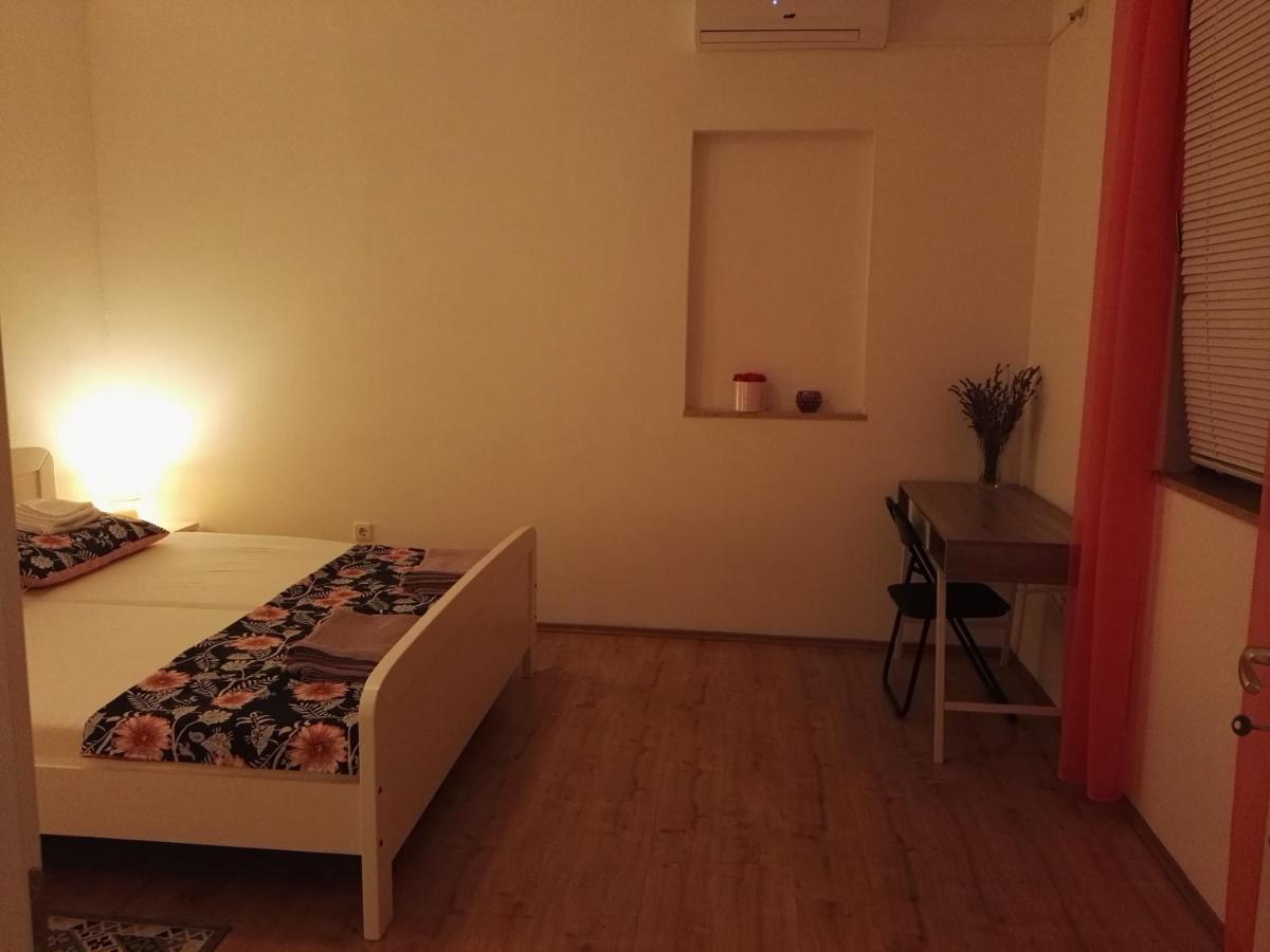 Mara Appartement Pula Buitenkant foto
