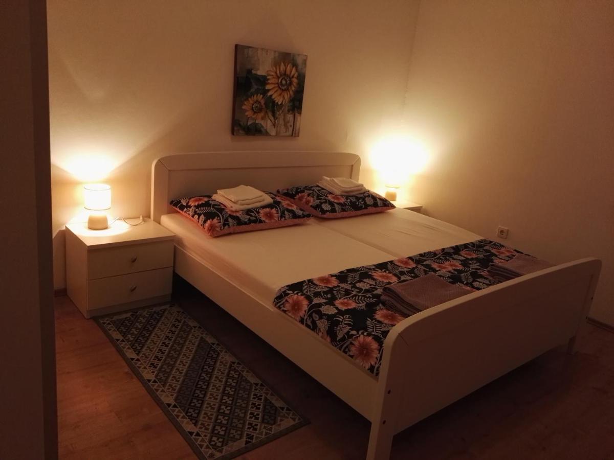 Mara Appartement Pula Buitenkant foto