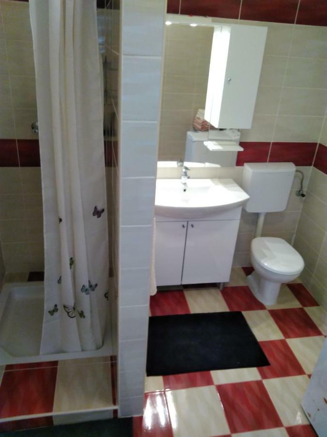 Mara Appartement Pula Buitenkant foto