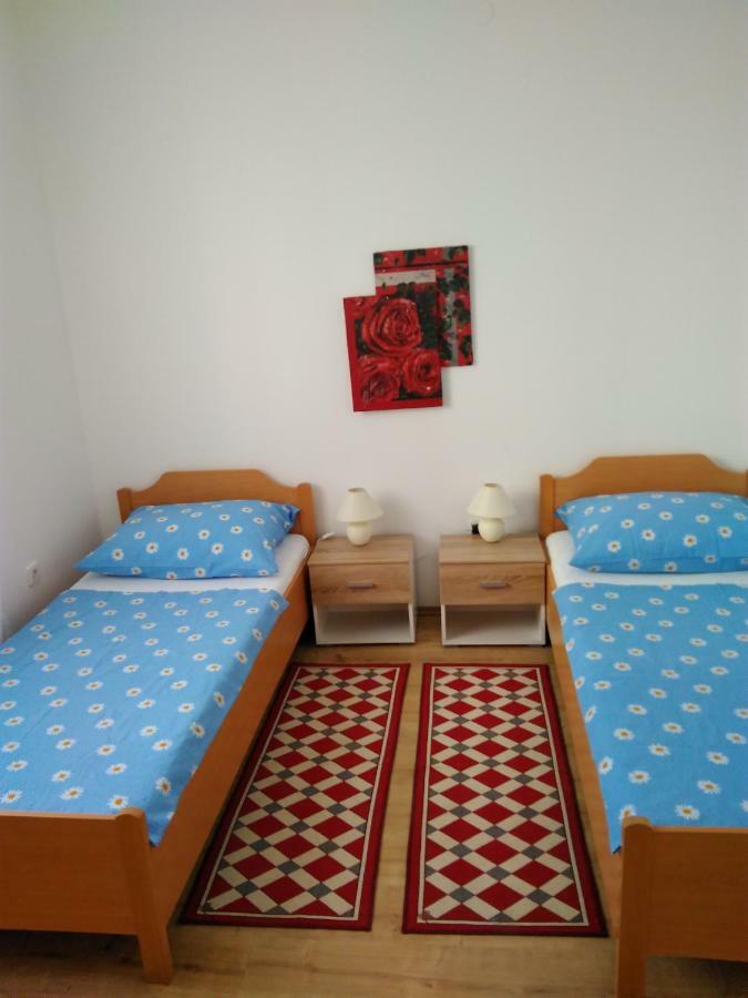 Mara Appartement Pula Buitenkant foto