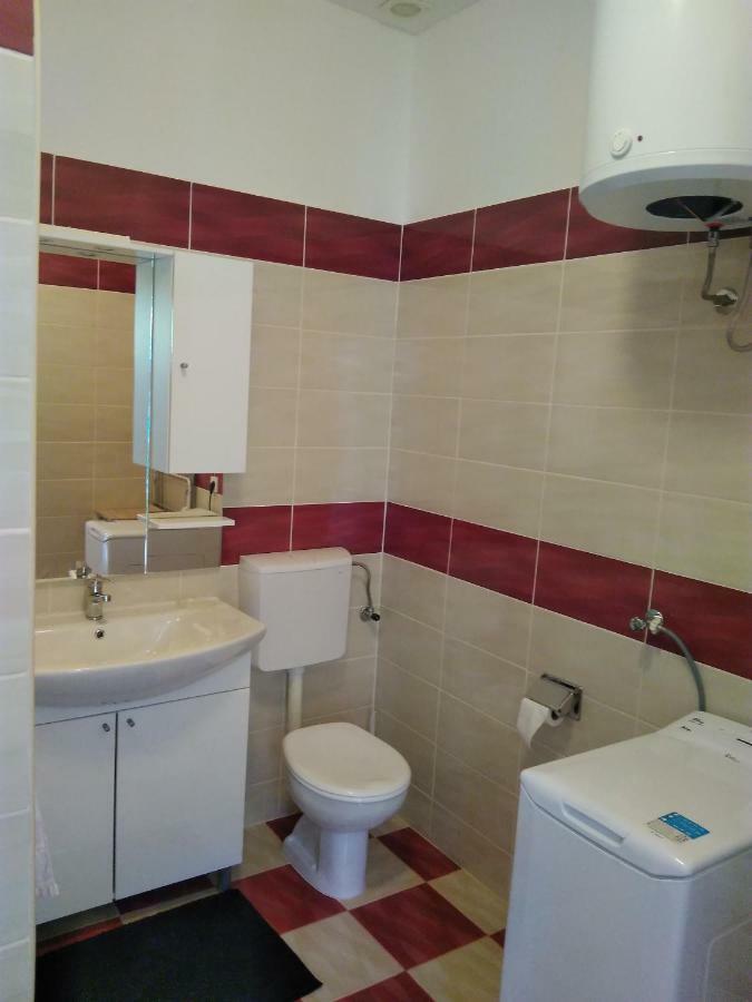 Mara Appartement Pula Buitenkant foto