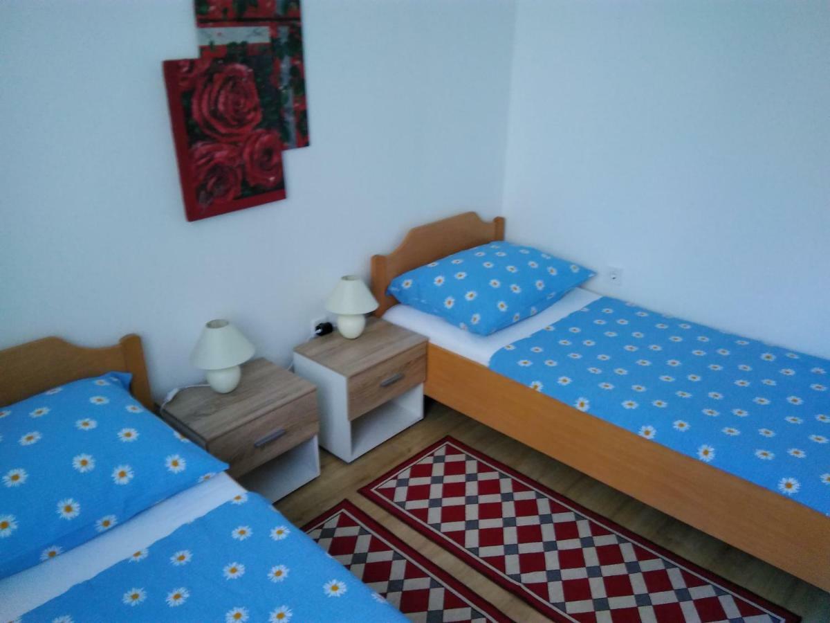 Mara Appartement Pula Buitenkant foto