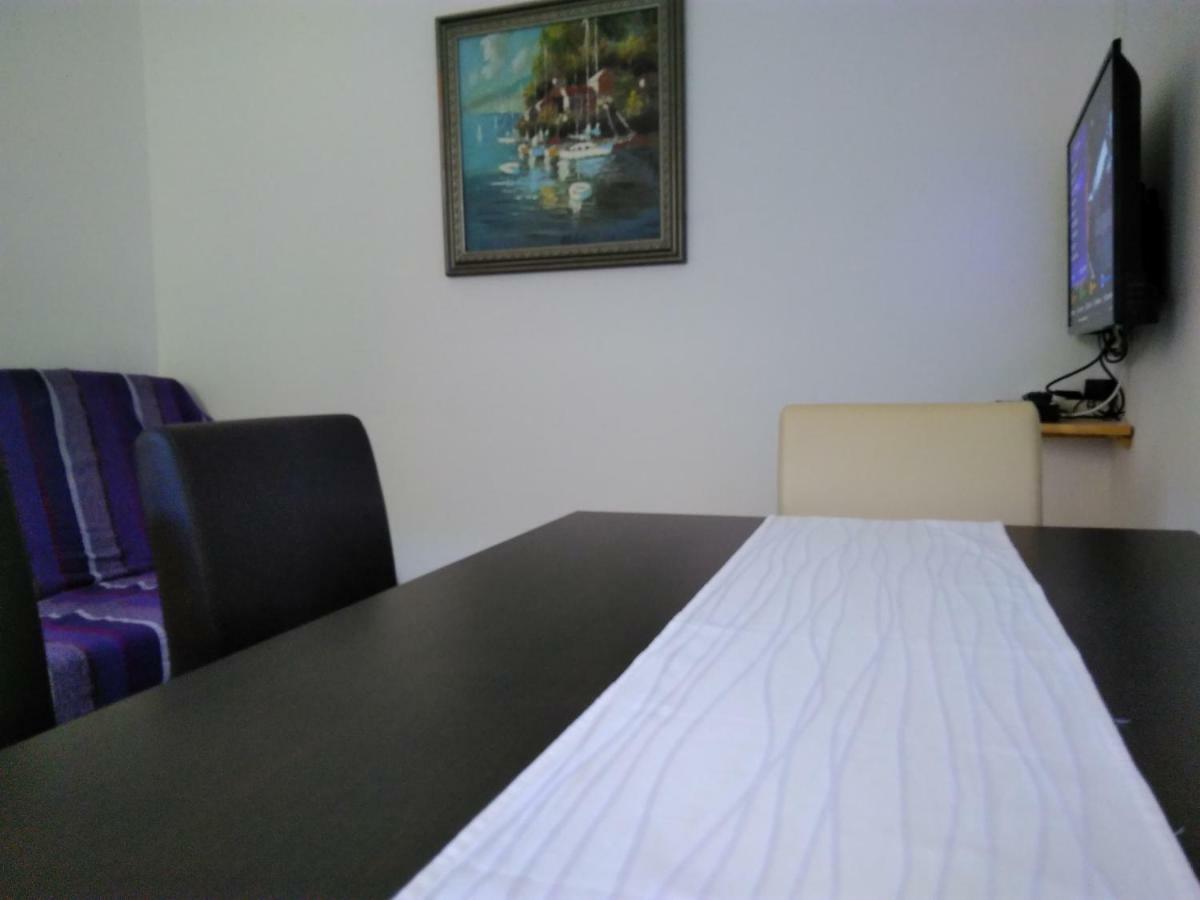 Mara Appartement Pula Buitenkant foto