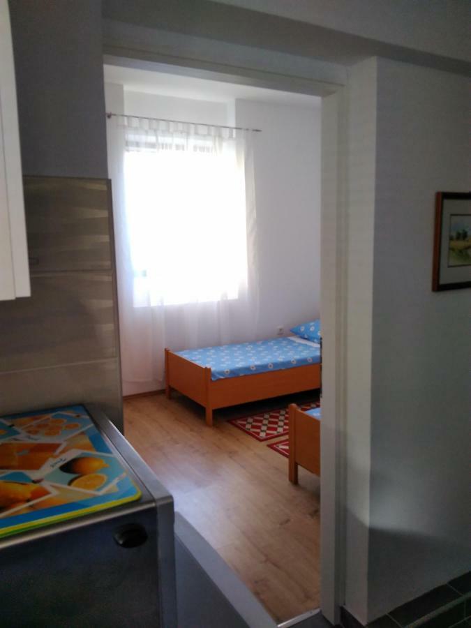Mara Appartement Pula Buitenkant foto